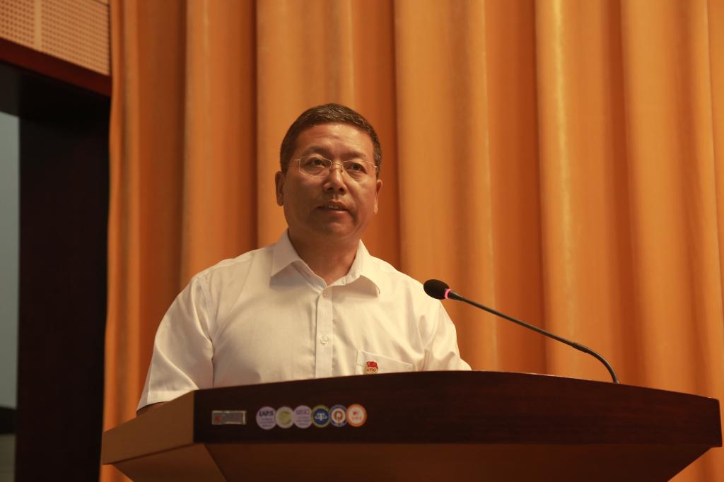 学院党委副书记徐彤宝发表讲话